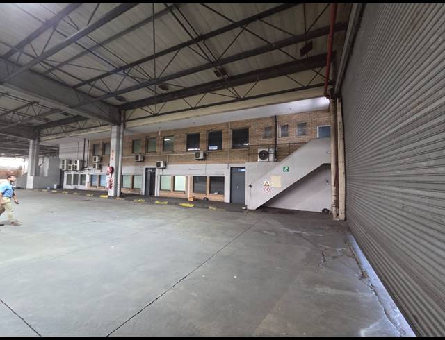 7,300M² WAREHOUSE TO LET IN MEREBANK EAST